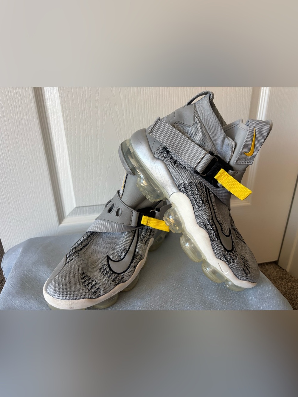 Nike Air Vapormax premier flyknit wolf grey men’s size 9.5 AO3241-001